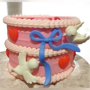 Valentine’s Exclusive – Bath & Body Works Musical Cake Soap Holder Press to Play